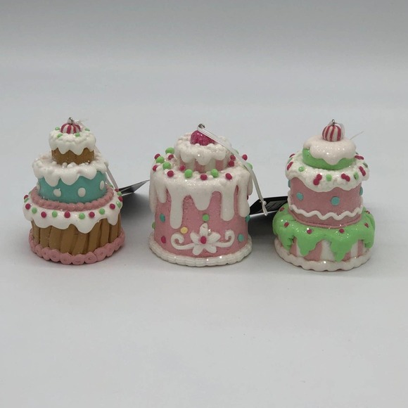 Set of 3 Mini Tiered Cakes Pastel Cake Ornaments New - Picture 1 of 4